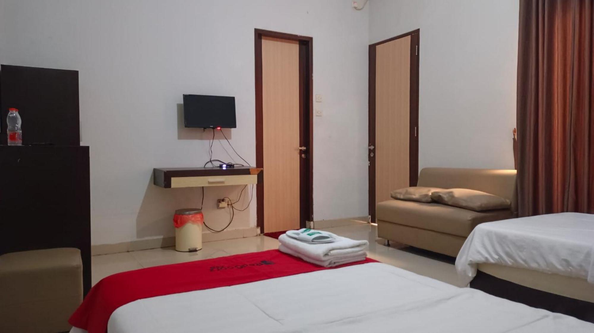 Reddoorz Syariah At Grand Taufiq Tarakan Exterior foto